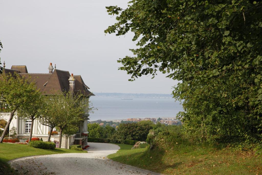 Manoir De Benerville Bed and Breakfast Deauville Esterno foto